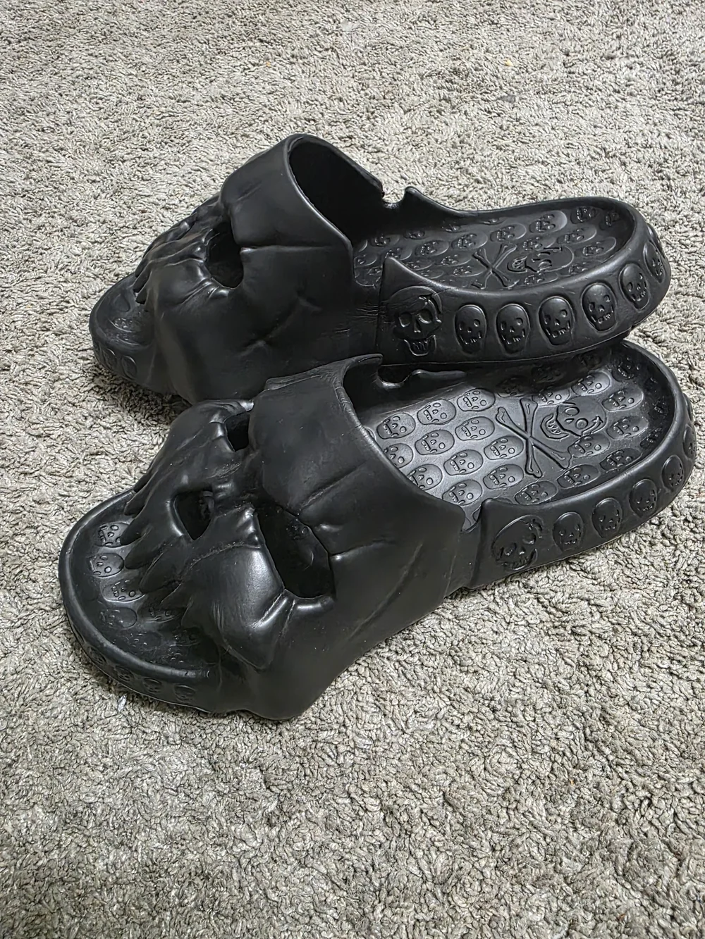 Black Skull-Accent Slide Sandals Size 8/9